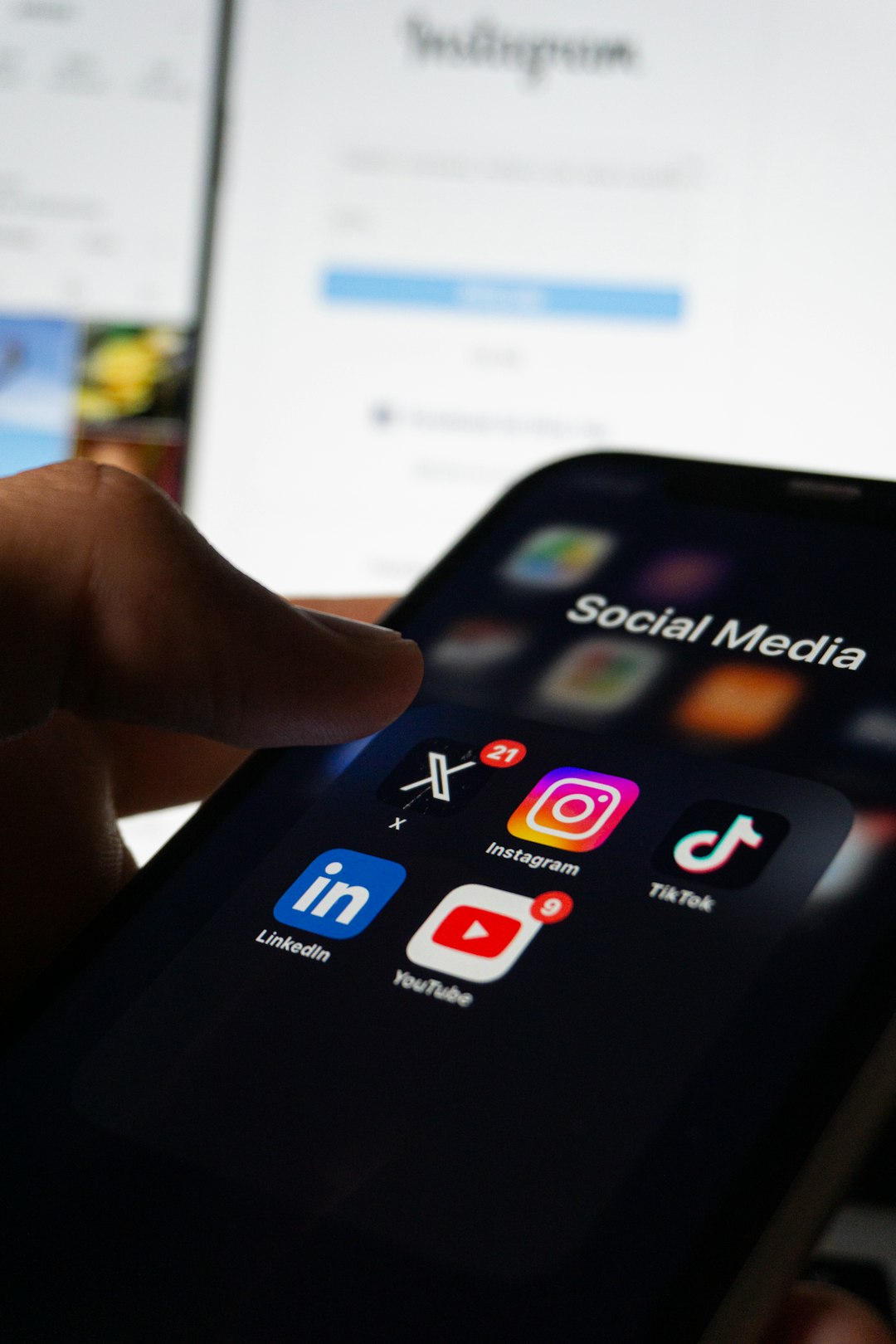 Read more about the article 20 Powerful Benefits of Social Media in Everyday Life