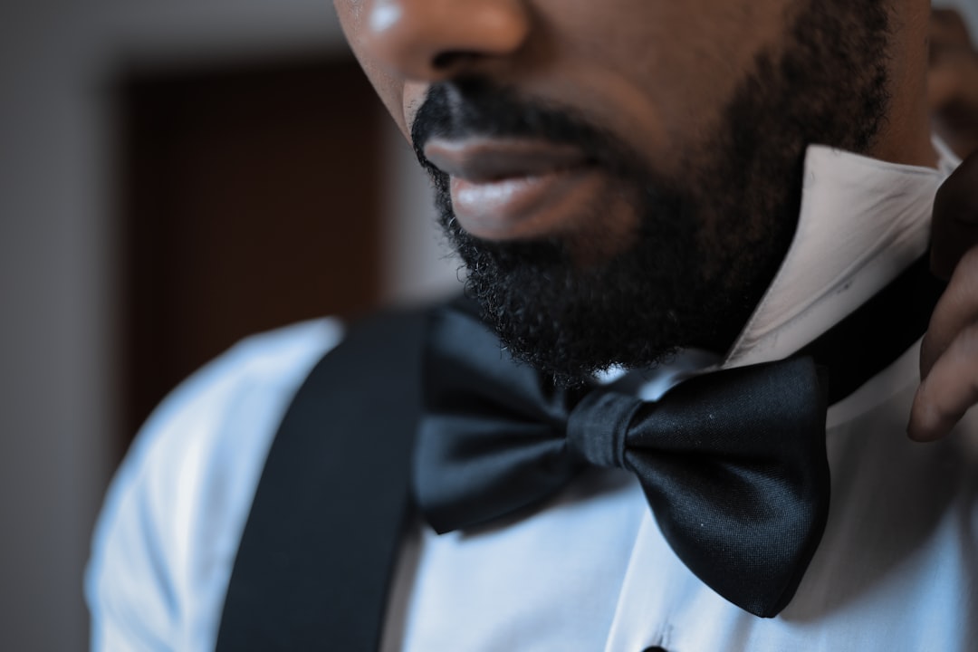 You are currently viewing Best Way to Tie a Bow Tie for Formal Events and Weddings