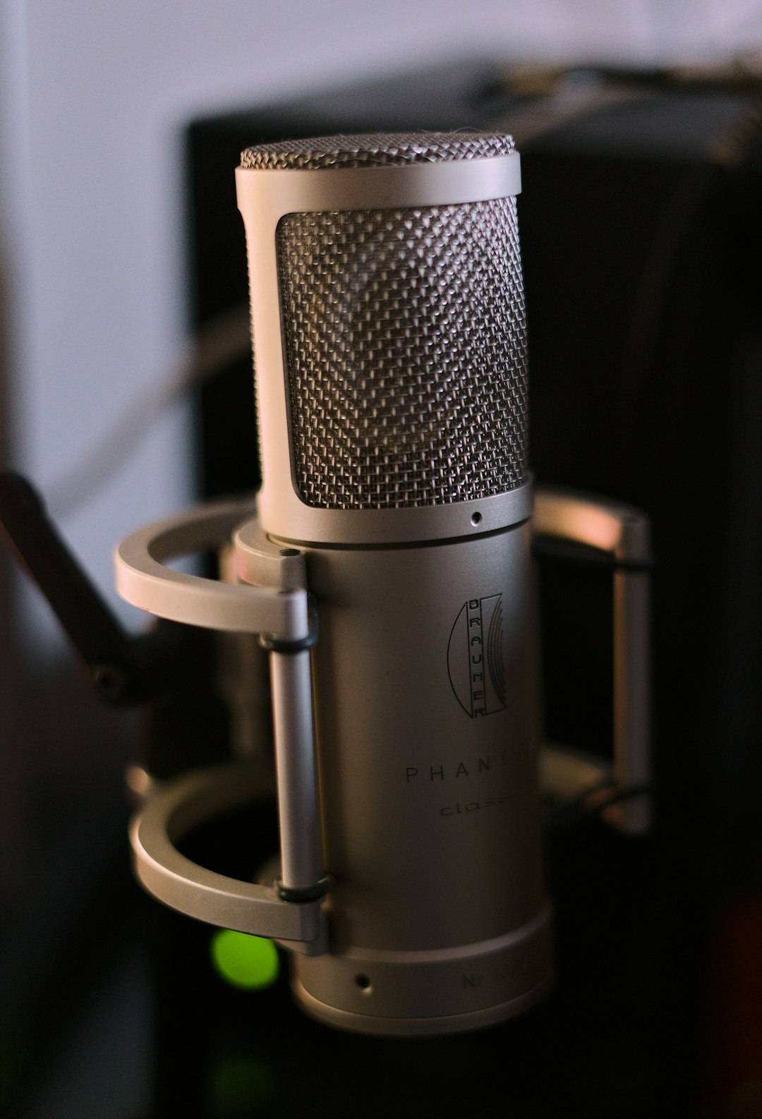 Read more about the article 9 Tips to Improve Audio Quality with a Condenser Microphone